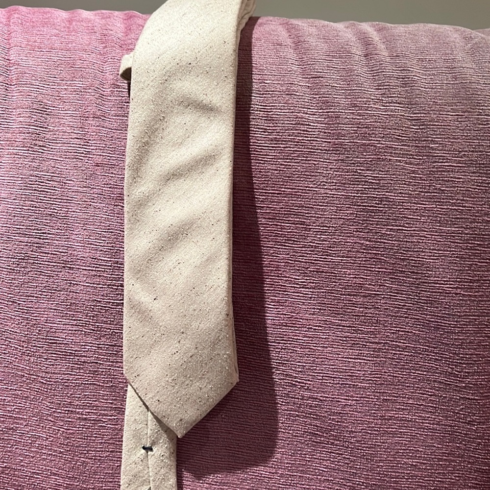 Suit supply white with brown spec Tie